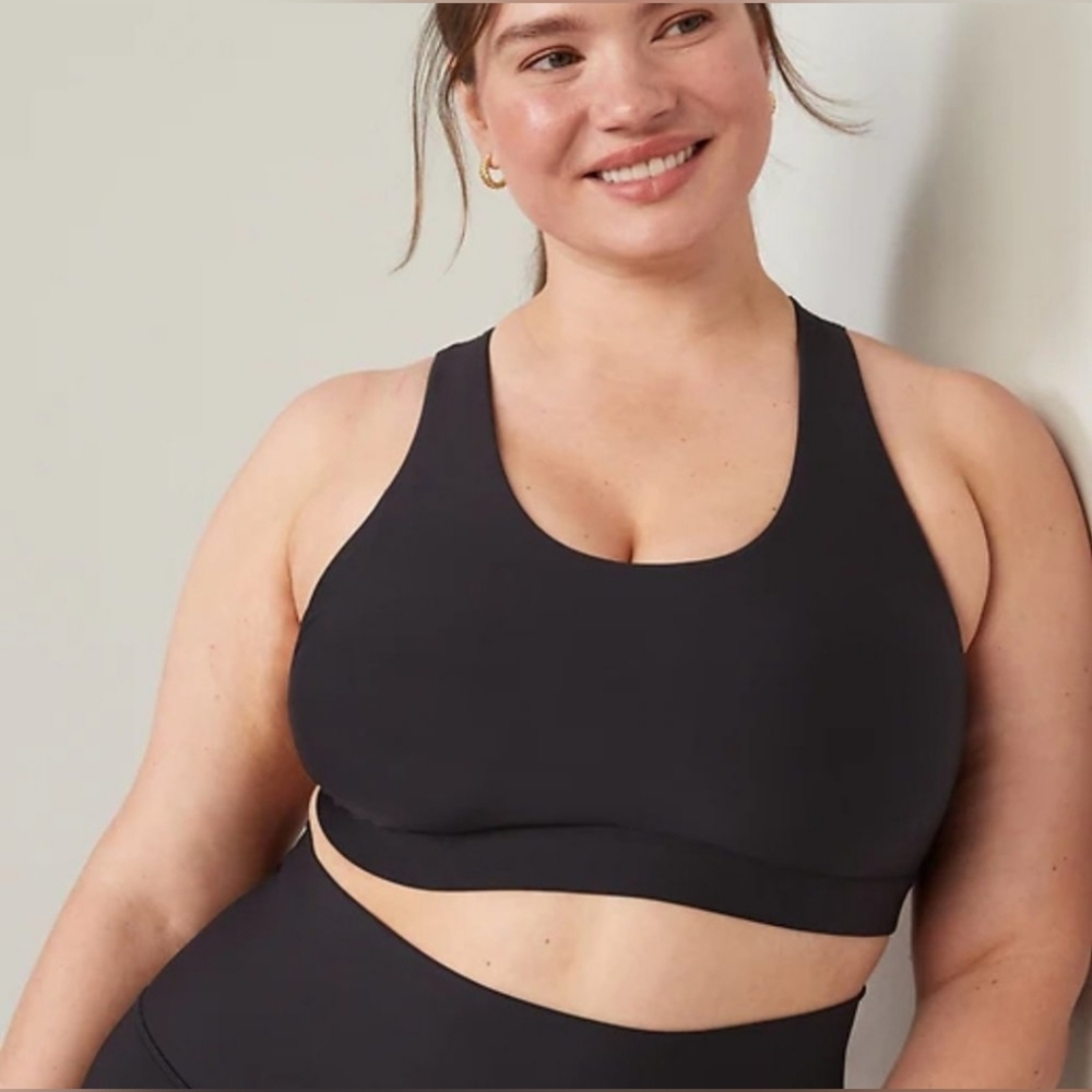Old Navy Powersoft Strappy Sports Bra Bralette Sizes: 3X & 4X NWT White Color - Picture 4 of 7